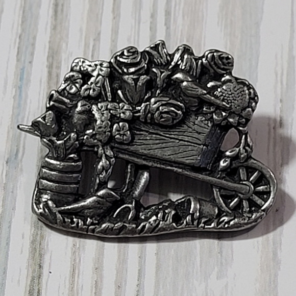 Birds & Blooms Jewelry - Vintage Birds & Blooms Brooch Pin.